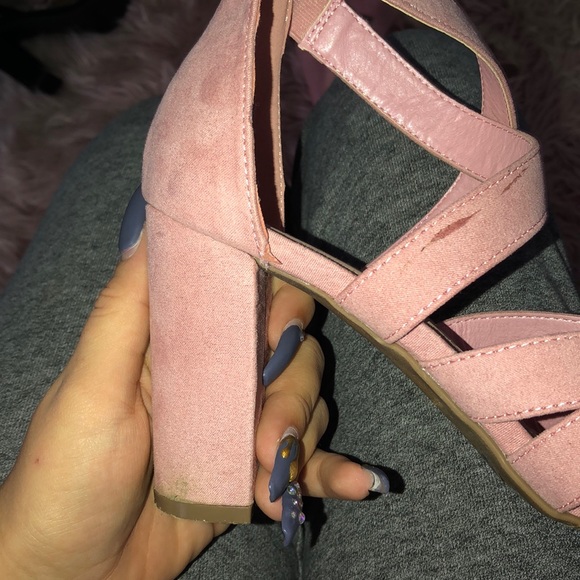 heels - Picture 4 of 4